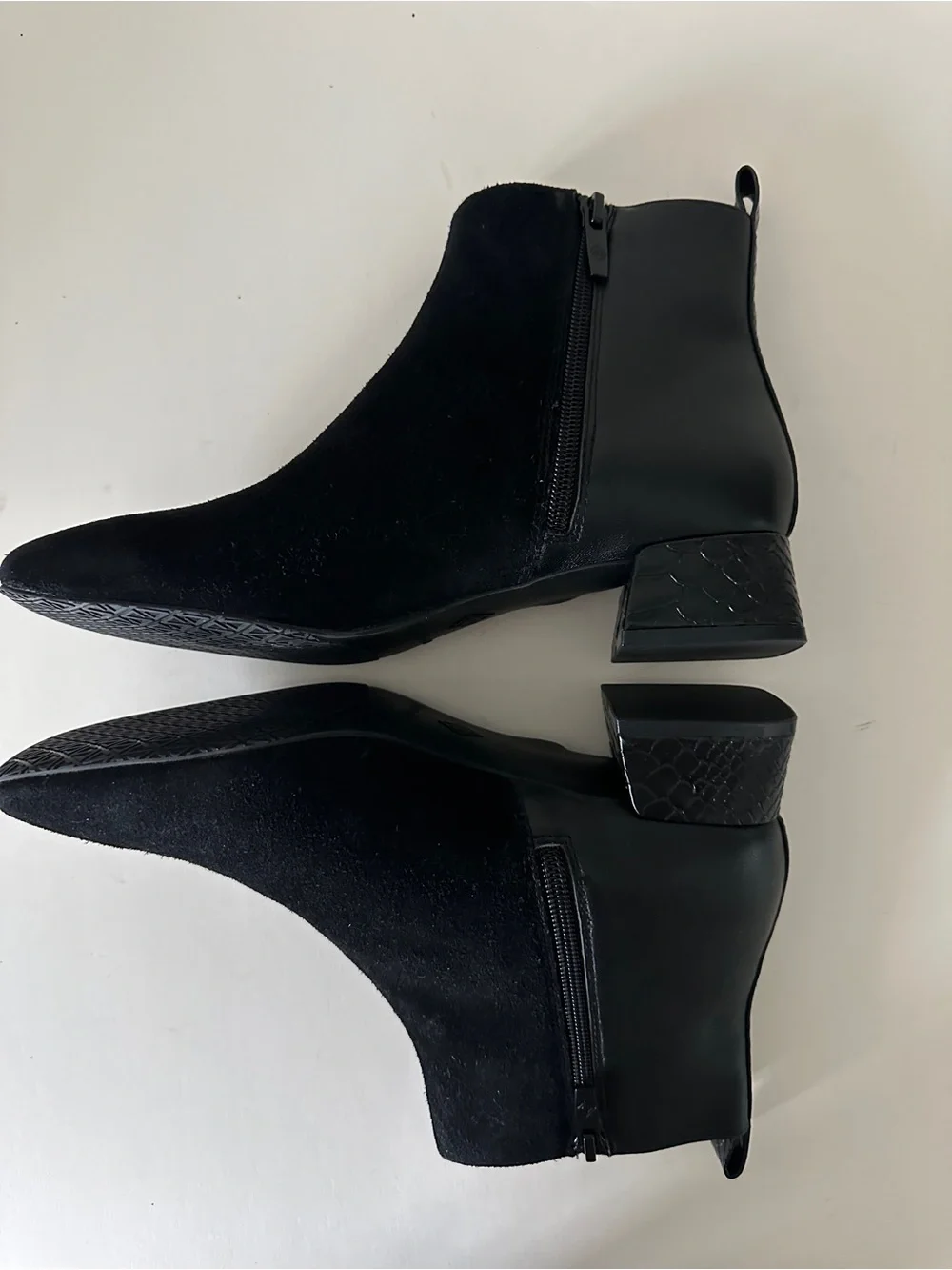 NEW Donald Pliner Travis Black Suede/Leather Chelsea Ankle Women Booties Sz 8.5M